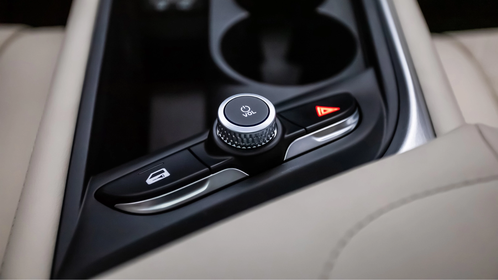 VINFAST CHÍNH THỨC RA MẮT VF 7 - GIÁ CHỈ TỪ 850 TRIỆU ĐỒNG 3 nút volume vinfast vf7